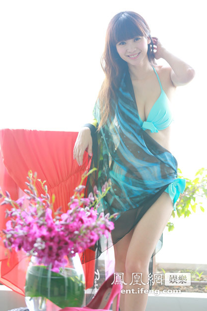 Fotos de bikini de Liu Yan 7