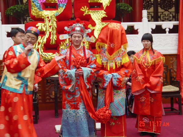 Abren muestra fotográfica en Perú sobre bodas tradicionales chinas