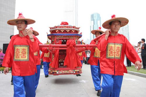 Abren muestra fotográfica en Perú sobre bodas tradicionales chinas