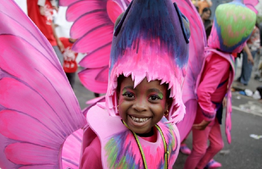 El Carnaval de Notting Hill llena las calles de este barrio londinense de fiesta y color