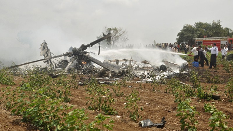 Seis muertos al chocar dos helicópteros de la Fuerza Aérea india 