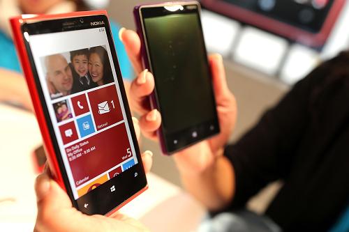 Nokia y Microsoft desvelan el nuevo teléfono Lumia con Windows Phone 8