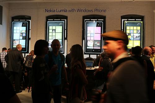 Nokia y Microsoft desvelan el nuevo teléfono Lumia con Windows Phone 8