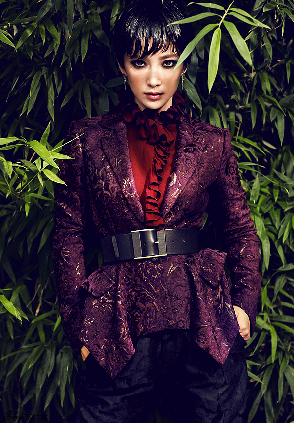 Li Bingbing, vestida como Ada Wong, en Vogue