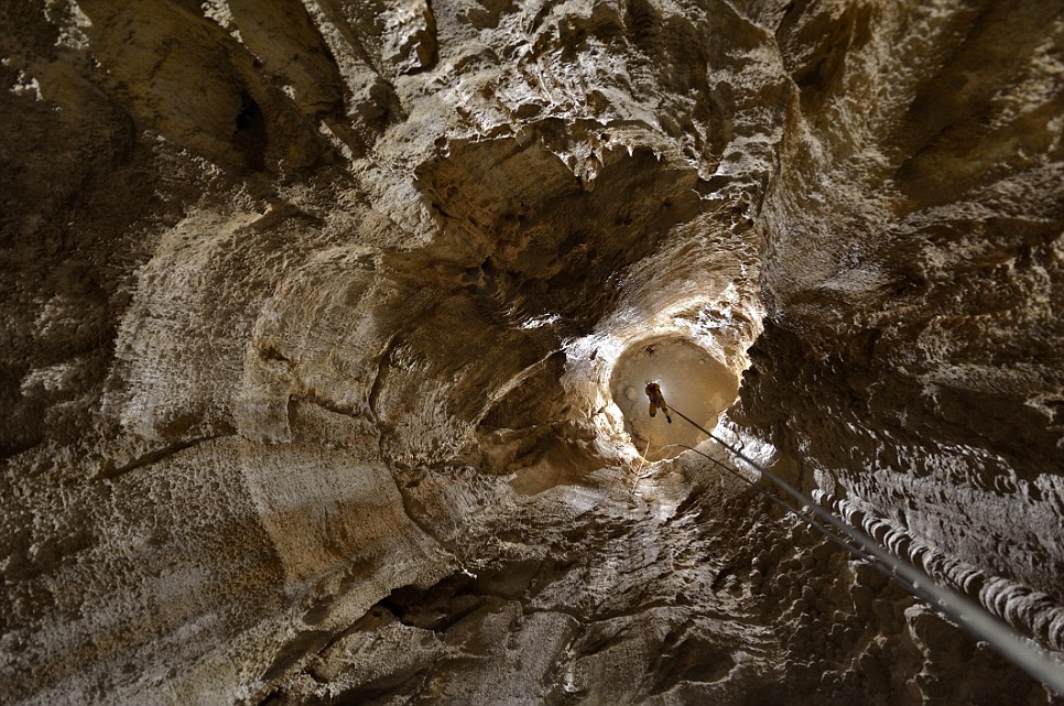 La cueva más profunda del Globo revela sus secretos mediante 200 exploradores 1