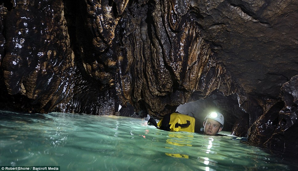 La cueva más profunda del Globo revela sus secretos mediante 200 exploradores 11