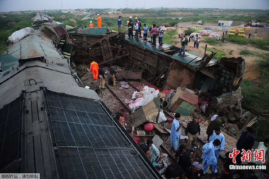 Un choque de trenes en el sur de Pakistán causa al menos dos muertos y cientos heridos