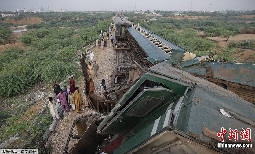 Un choque de trenes en el sur de Pakistán causa al menos dos muertos y cientos heridos