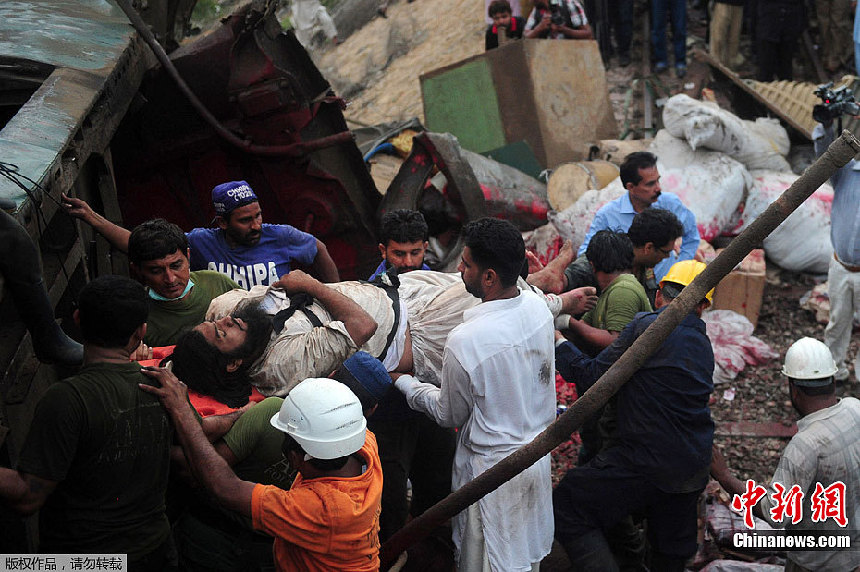 Un choque de trenes en el sur de Pakistán causa al menos dos muertos y cientos heridos