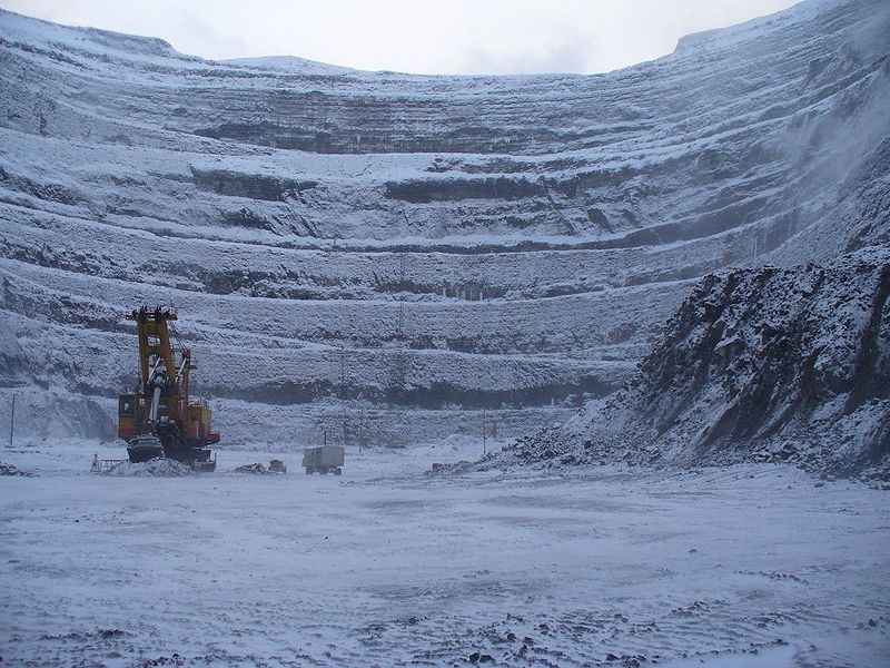 El agujero más grande y profundo excavado en la Tierra 5