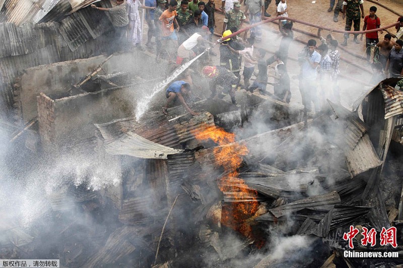 Incendio deja cientos personas sin hogar en Calcuta, Bengala