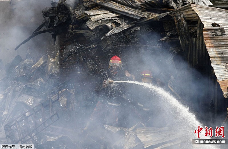 Incendio deja cientos personas sin hogar en Calcuta, Bengala