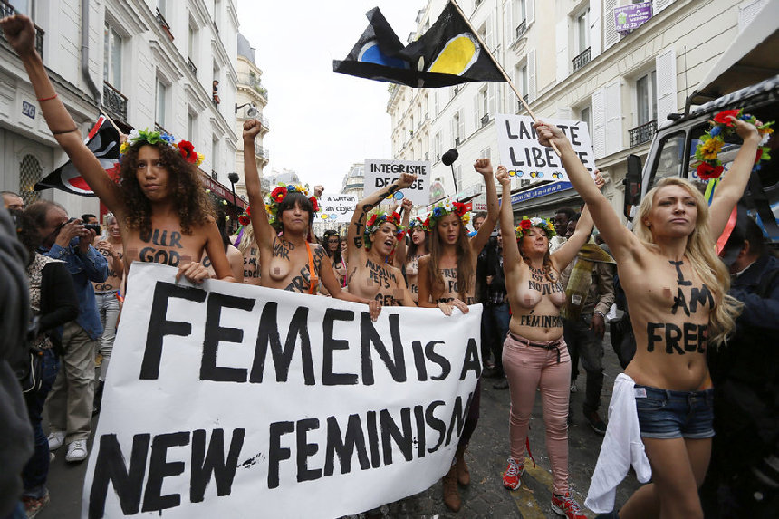 Movimiento Femen paraliza París para reclutar francesas