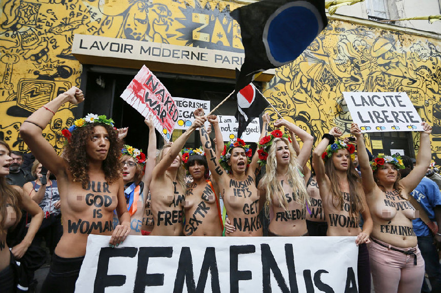 Movimiento Femen paraliza París para reclutar francesas