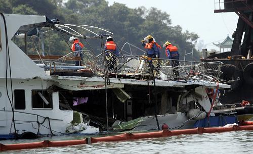 Hong Kong de luto por víctimas de accidente de transbordador