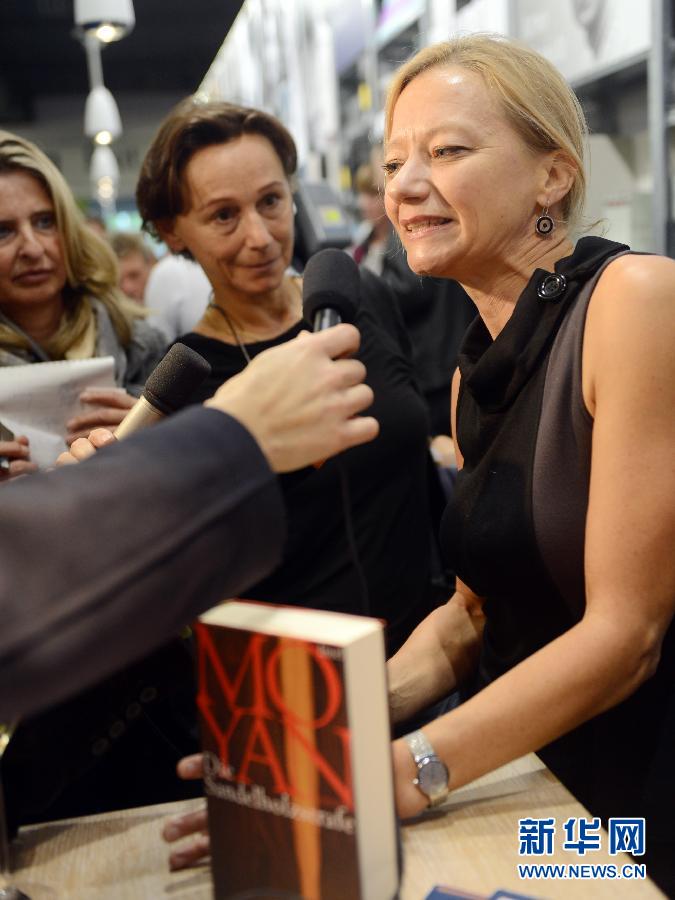 Los libros del escritor chino Mo Yan están de moda en la Feria del Libro de Frankfurt