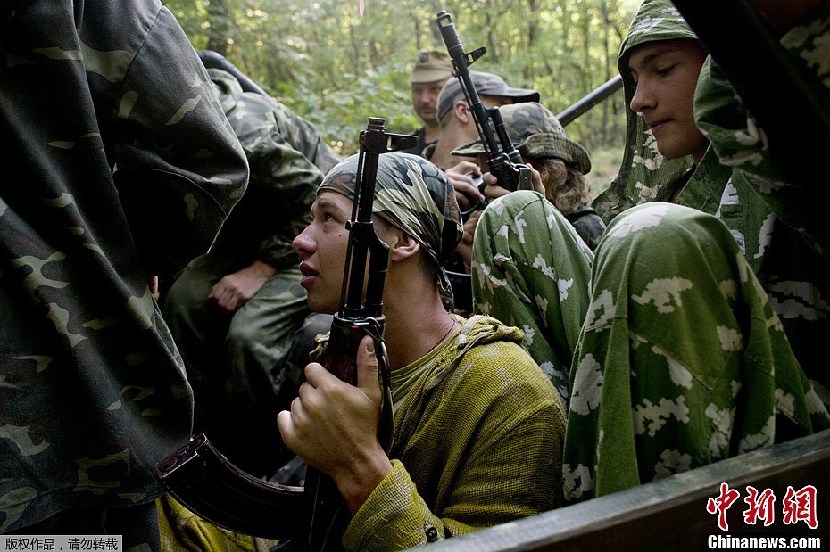 El campamento de entrenamiento militar de los jóvenes ucranianos 