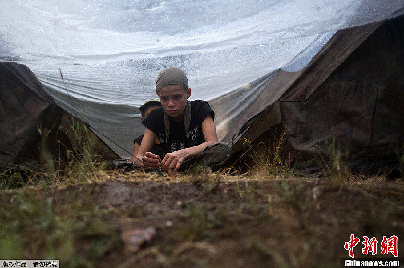 El campamento de entrenamiento militar de los jóvenes ucranianos 