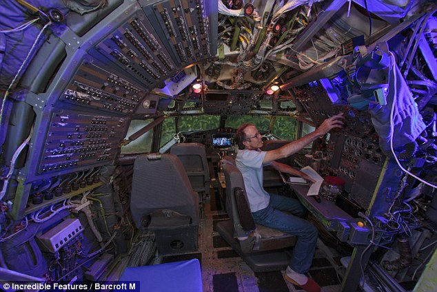 Bruce A. Campbell vive en un Boeing 727-200