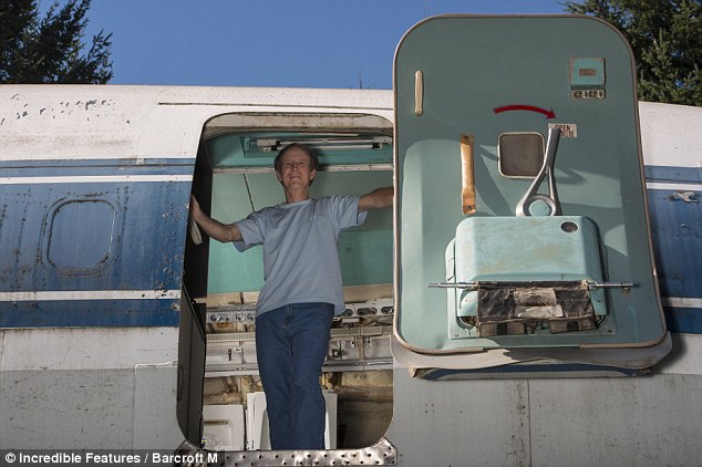 Bruce A. Campbell vive en un Boeing 727-200