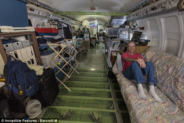 Bruce A. Campbell vive en un Boeing 727-200