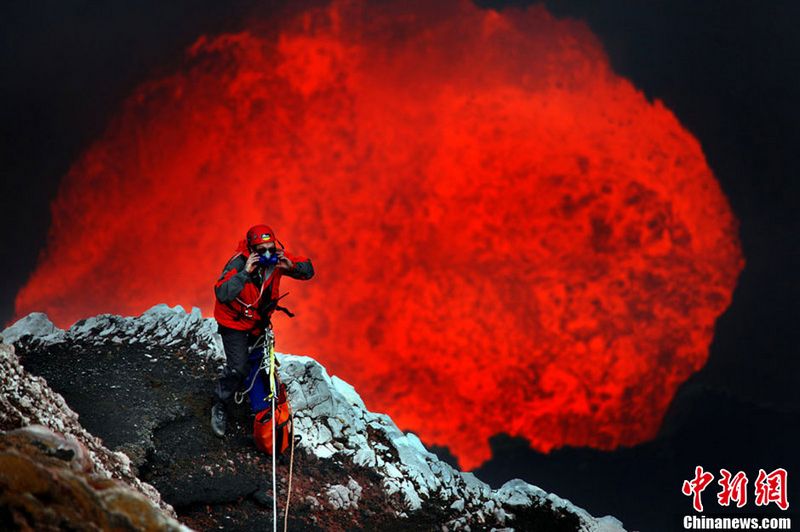 Lago de lava del volcán Marum – la entrada del infierno