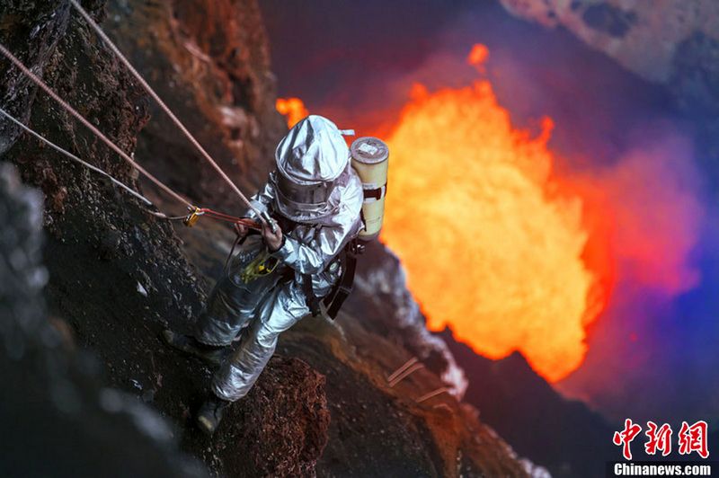 Lago de lava del volcán Marum – la entrada del infierno