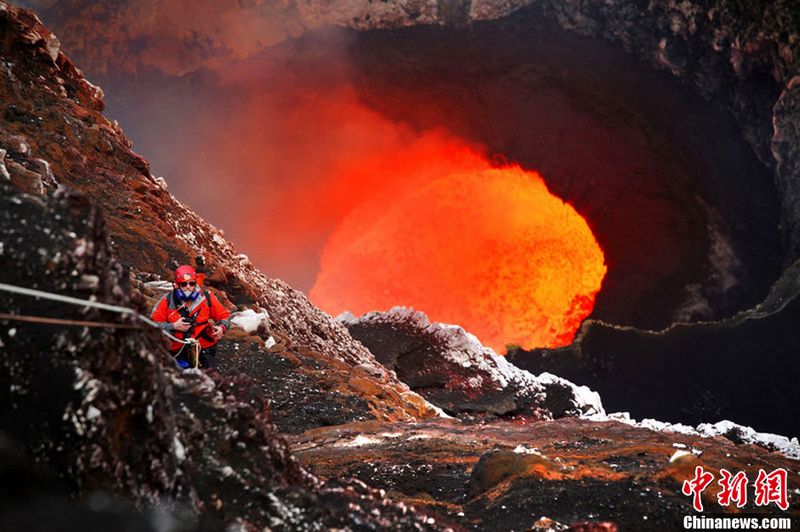 Lago de lava del volcán Marum – la entrada del infierno