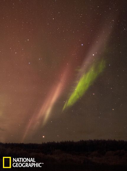 Captan espectacular aurora boreal sobre Crater Lake en Oregón 5