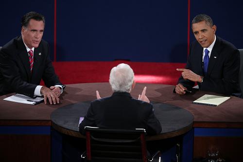 Obama y Romney se enfrentan, empatados en las encuestas, en su último debate
