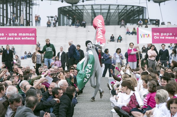 París se opone a la legalización de los matrimonios homosexuales