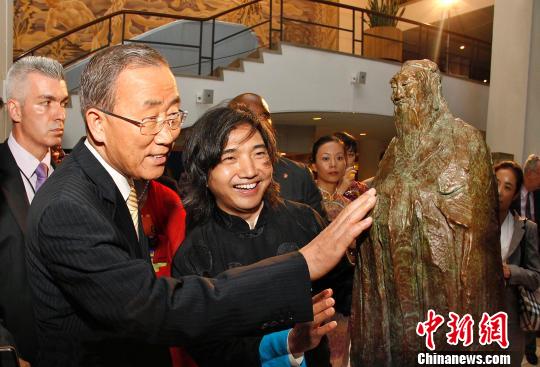 Abre exposición de esculturas sobre cultura china en la ONU 1