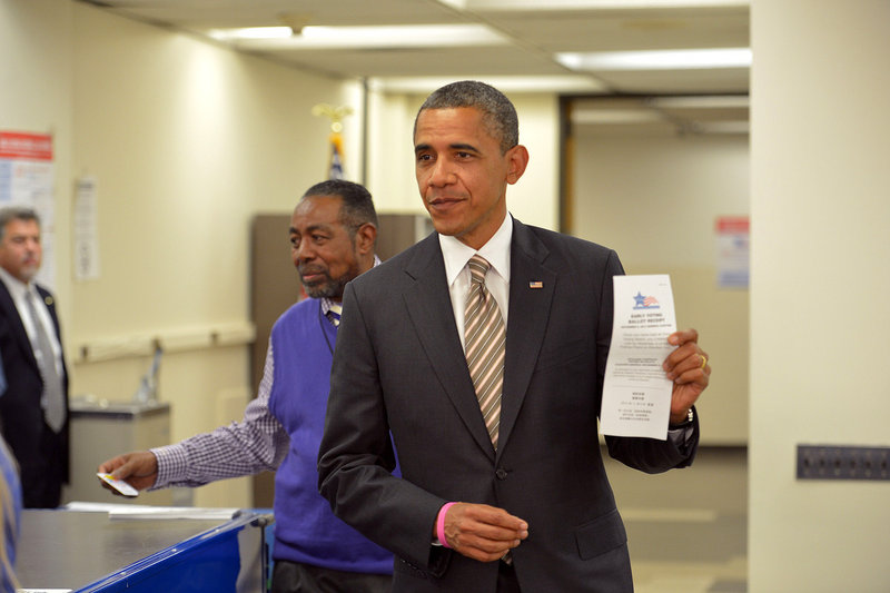Obama votó en forma anticipada, a doce días de la elecciones