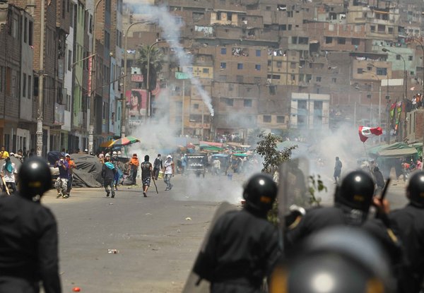 Al menos 2 muertos y 21 heridos en Perú por La Parada