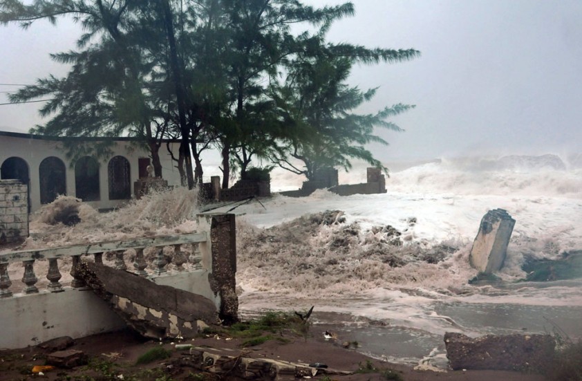 Sandy toca tierra por Atlantic City convertido en ciclón postropical