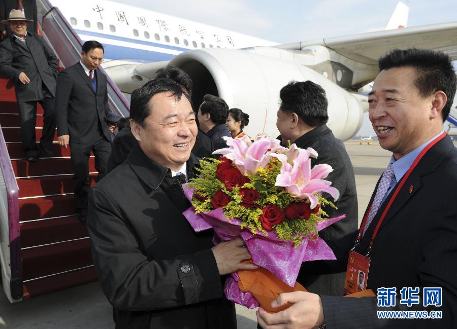 Llegan a Beijing los delegados tibetanos del XVIII Congreso Nacional del PCCh 5