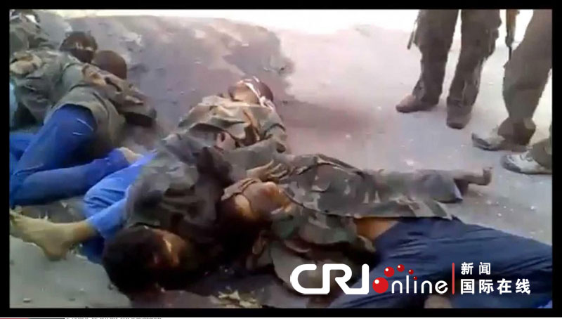 Video horrible: la oposición siria condena a 28 soldados del ejército sirio