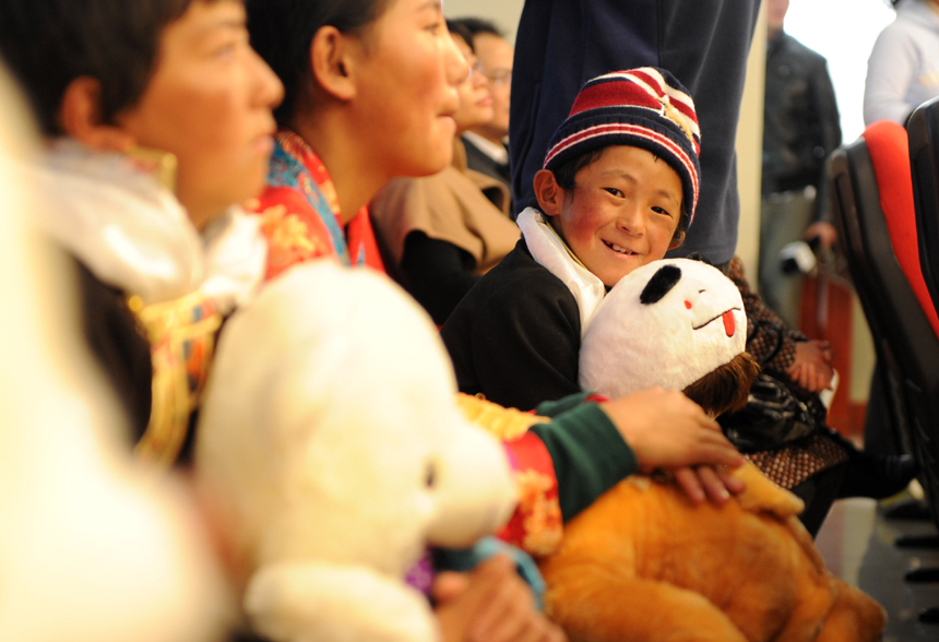 Asistencia médica gratuita para los niños tibetanos 2