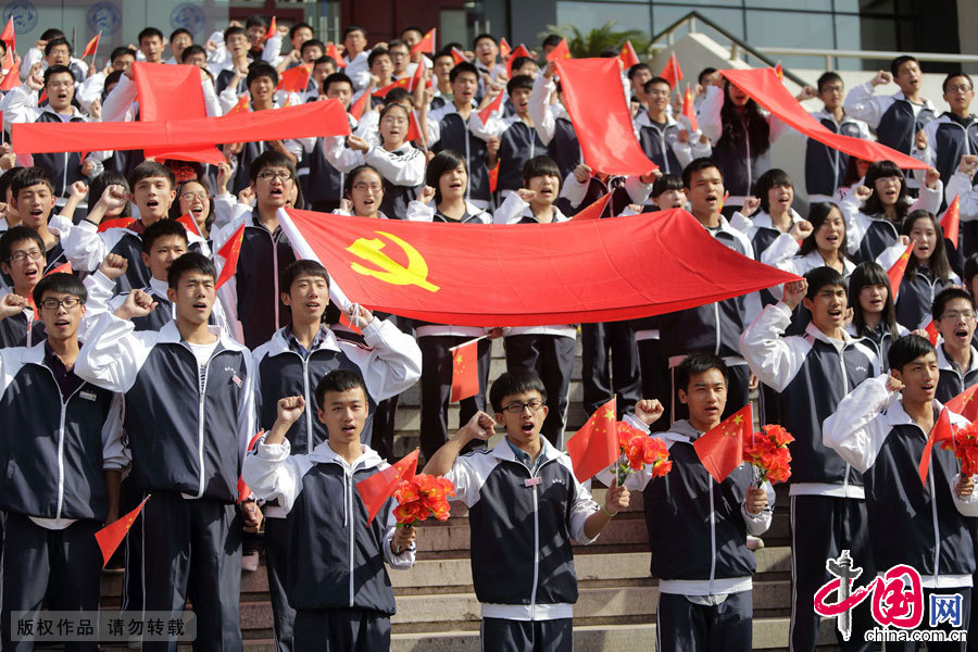 Los jóvenes chinos reciben el XVIII Congreso Nacional del PCCh 23