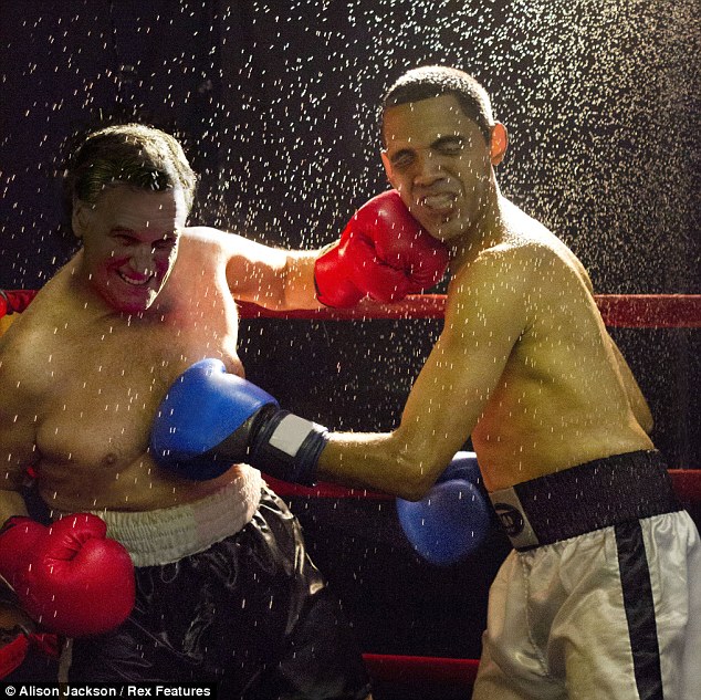 Juegan boxeo Obama y Romney