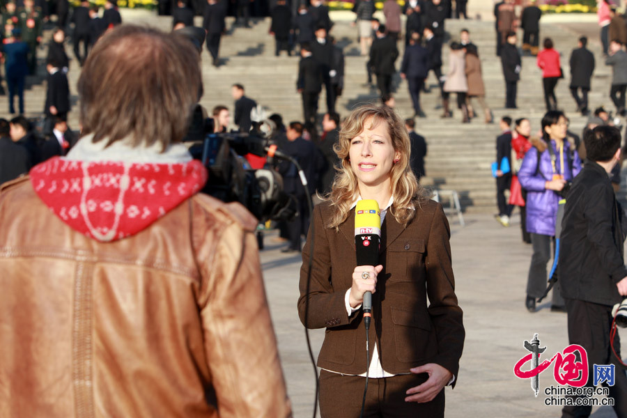 El día de reporteros chinos: reportaje en primera línea del XVIII Congreso Nacional del PCCh 19