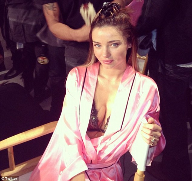 Las fotografías secretas detrás de la escena de Victoria's Secret