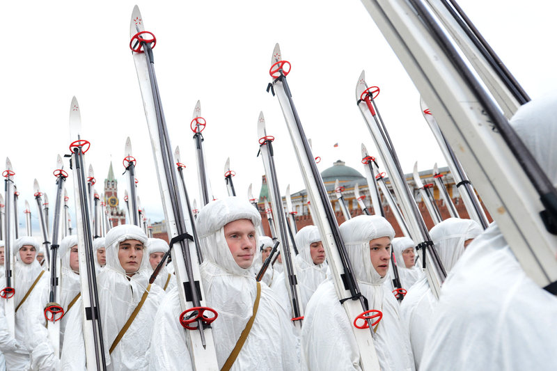 Conmemoran la Revolución de Octubre y desfile de 1941 en Moscú, Rusia