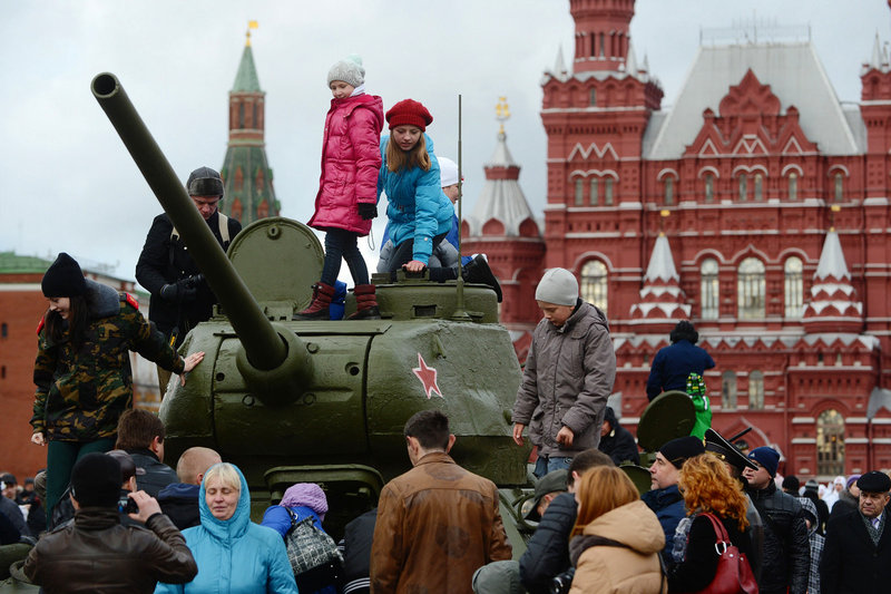 Conmemoran la Revolución de Octubre y desfile de 1941 en Moscú, Rusia