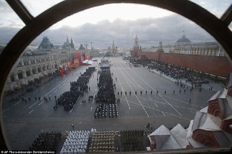 Conmemoran la Revolución de Octubre y desfile de 1941 en Moscú, Rusia