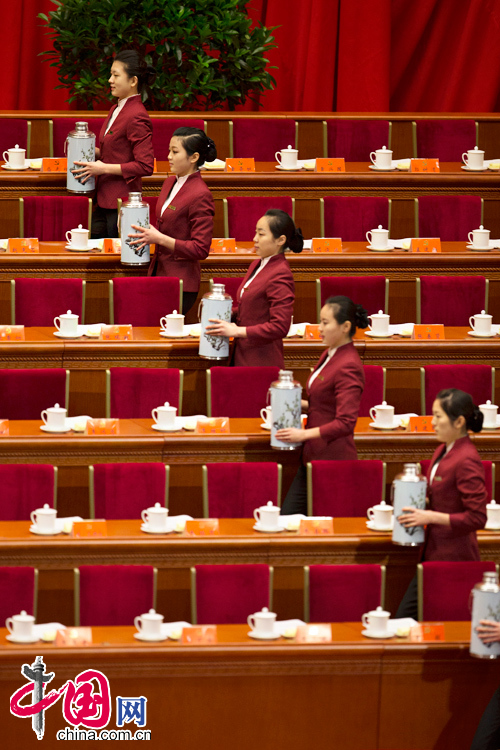 Elegantes y atractivos trabajadores para el XVIII Congreso Nacional del PCCh 154