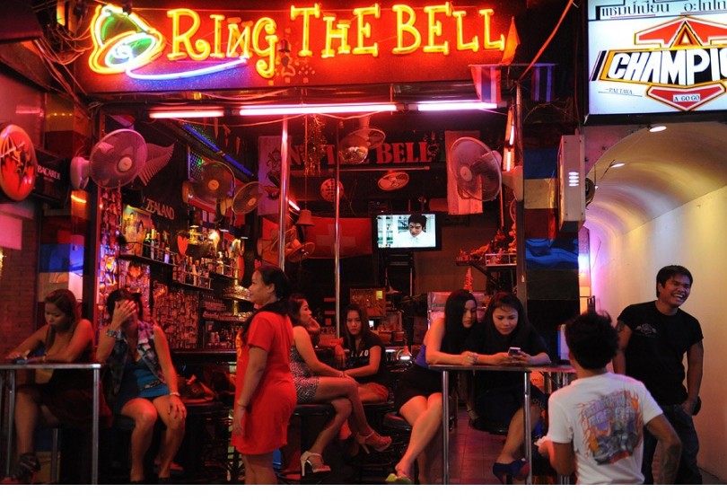 La calle central de Pattaya en Tailandia, llena de transexuales y locura