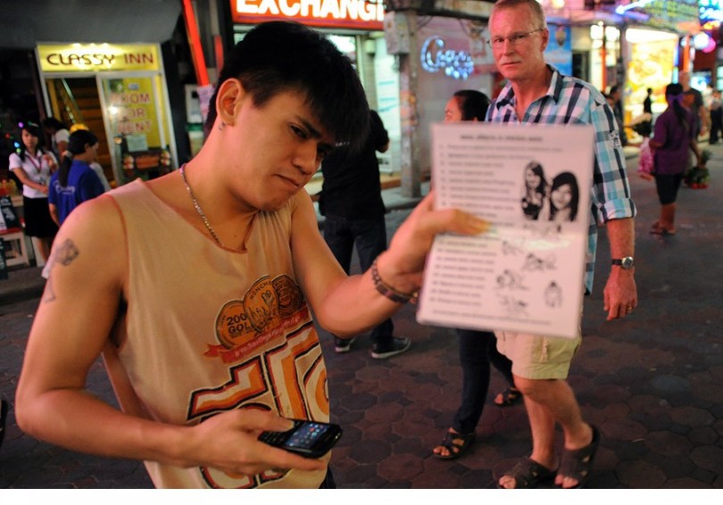 La calle central de Pattaya en Tailandia, llena de transexuales y locura