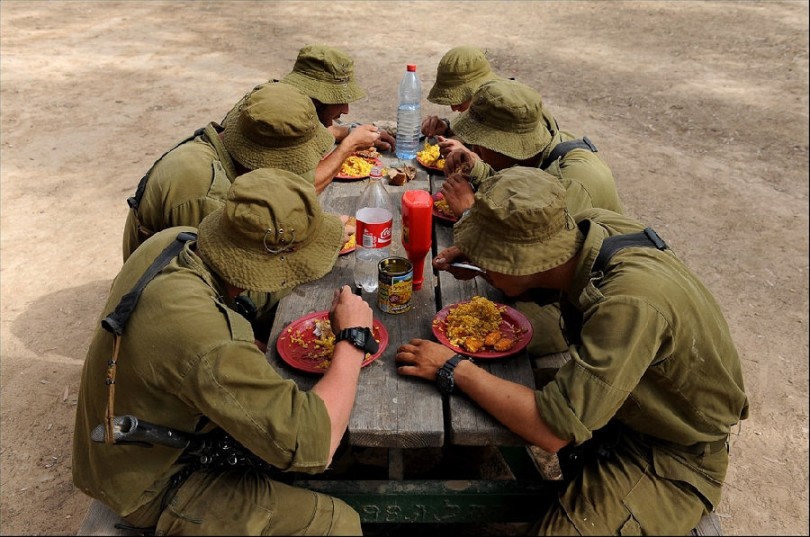 Récord: la vida de los soldados israelíes llena de alegría