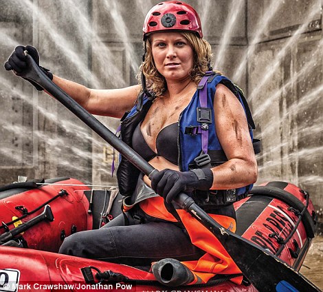 Las bomberas británicas sexys desnudan para el calendario